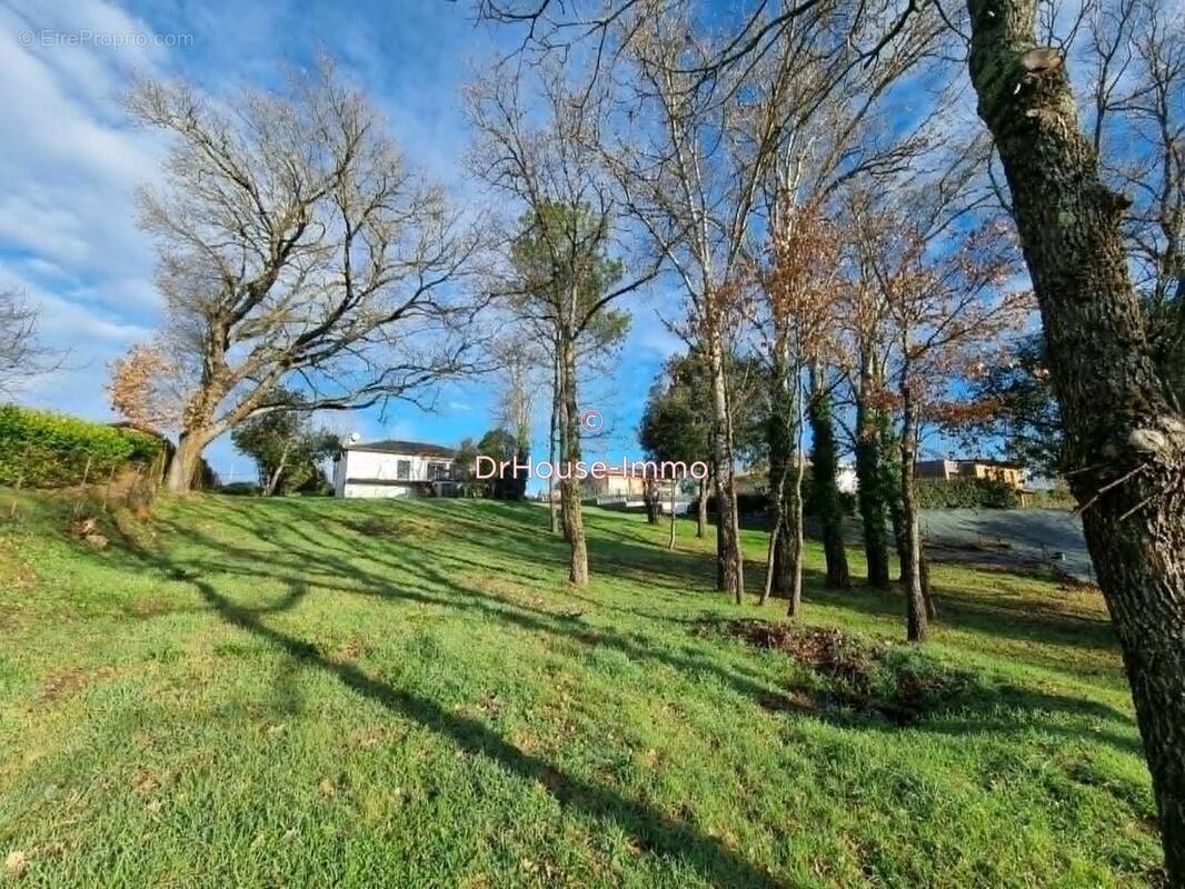 Terrain à MONTASTRUC-LA-CONSEILLERE