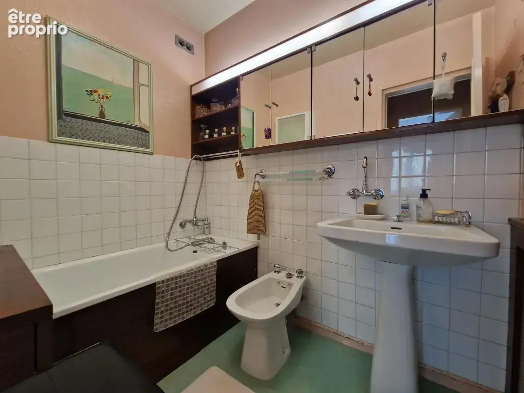 Appartement F4 de 79m² habitables situé au troisième étage avec cave et place de parking - photo 11
