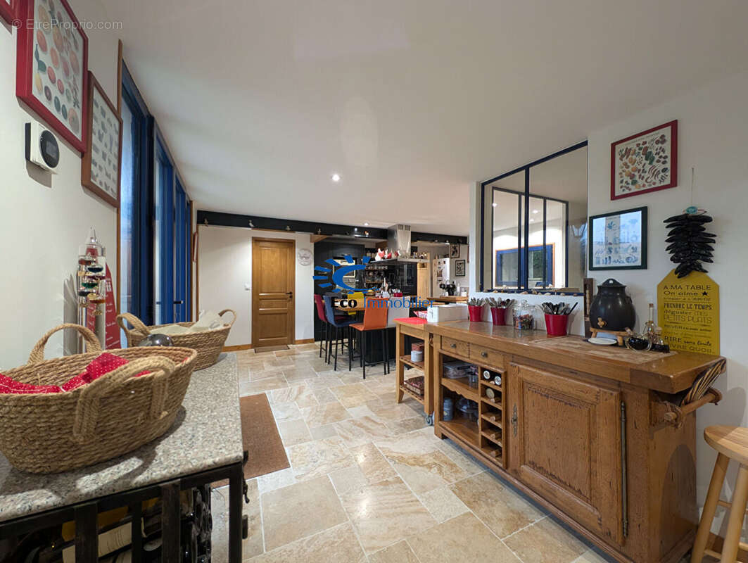 Maison charentaise 4 chambres garage piscine - photo 6