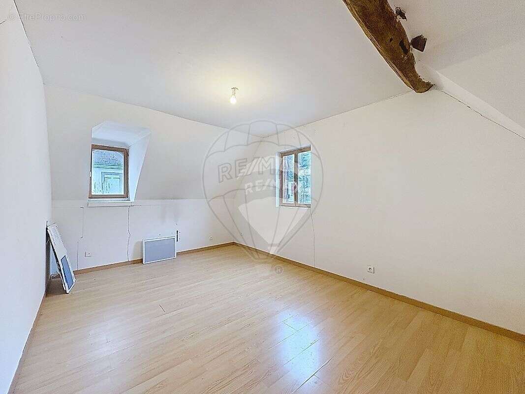 Maison à VILLENEUVE-L'ARCHEVEQUE