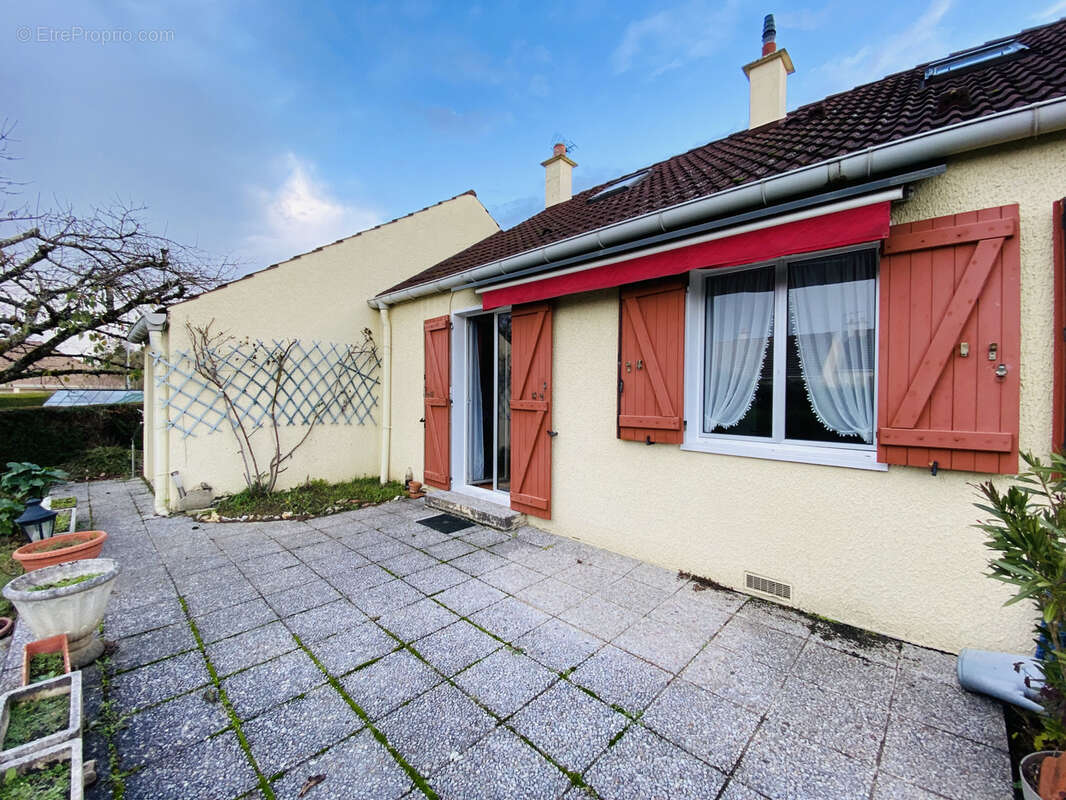 Maison à VILLENEUVE-LA-GUYARD