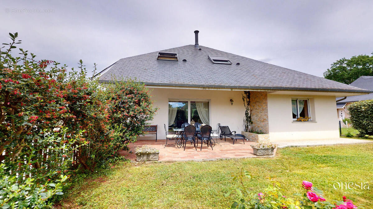 Maison à POEY-DE-LESCAR