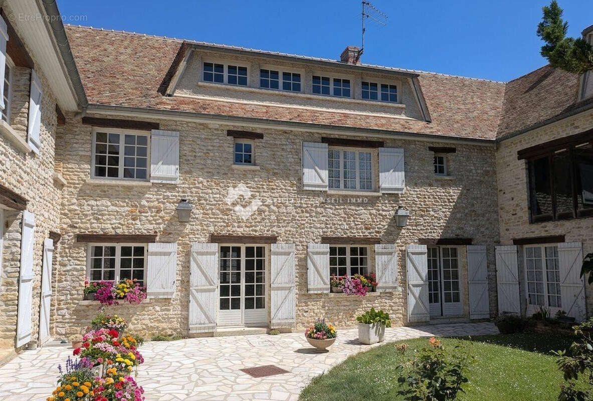 Maison 274 m² à Thoiry  - photo 2