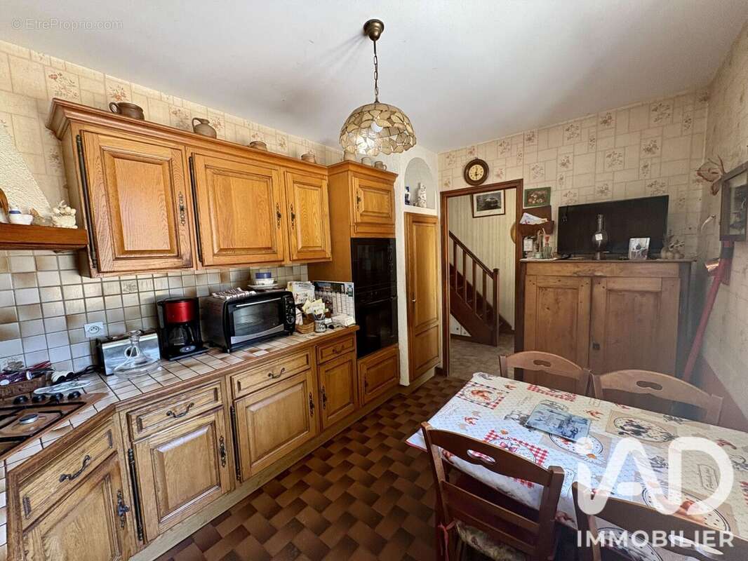 Maison 125 m² à Neuille-Le-Lierre  - photo 7