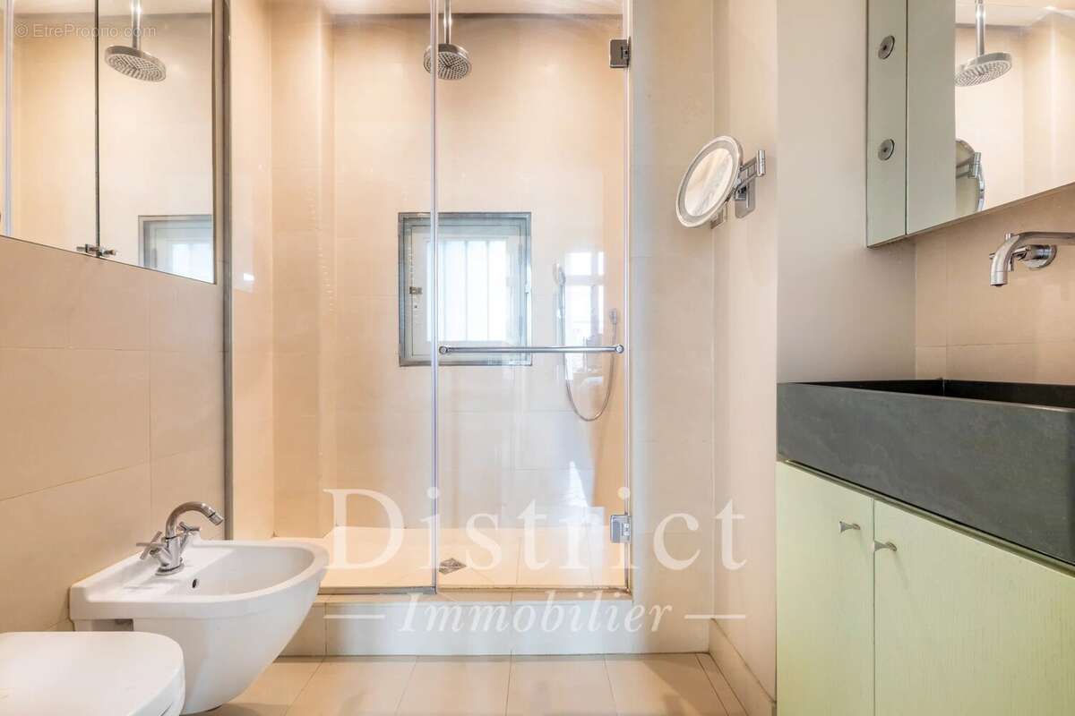 Appartement à PARIS-8E