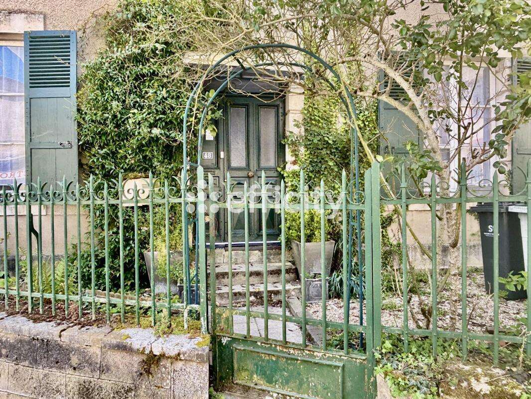 Maison à LA CHAPELLE-D'ANGILLON