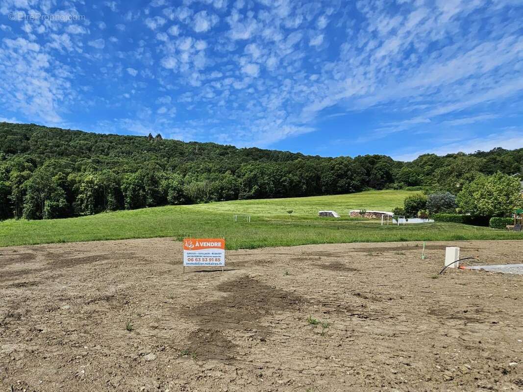 Terrain à SAINT-GERMAIN-LA-CHAMBOTTE