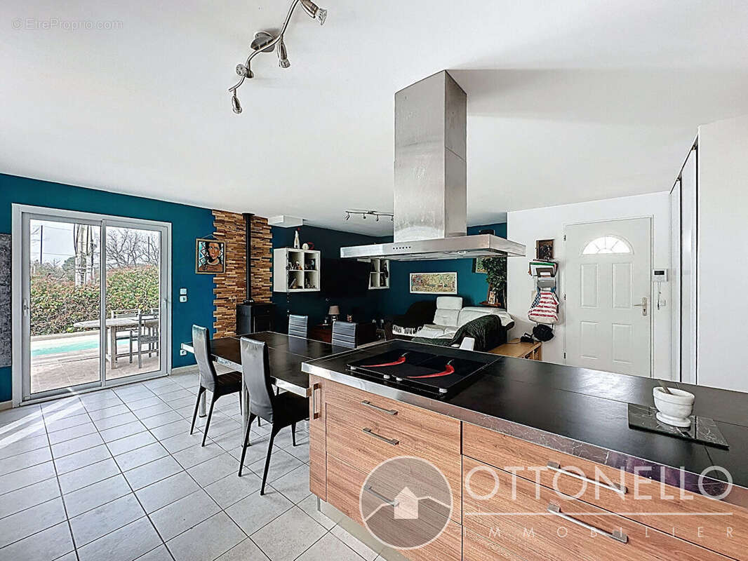 Maison à ROQUEBRUNE-SUR-ARGENS