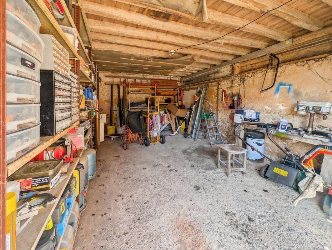 Propriété avec hangar et 4 800 m² de terrain - photo 17