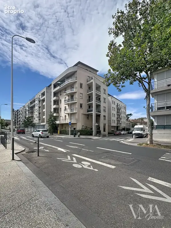 Monplaisir, en dernier étage, appartement 2pièces de 46m2 + terrasse + balcon + garage + cave. - photo 2