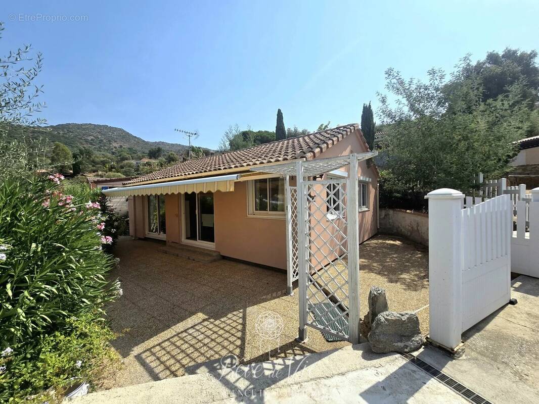 Photo Maison à Bormes-Les-Mimosas au prix de 260 000€