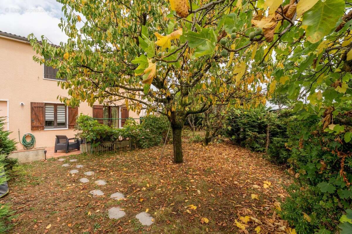 Maison mitoyenne T5 avec jardin - photo 2