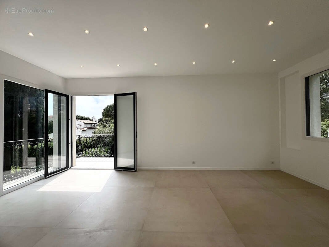 Maison de 3 appartements avec jardin et parking • Secteur Tassigny Cannes - photo 8
