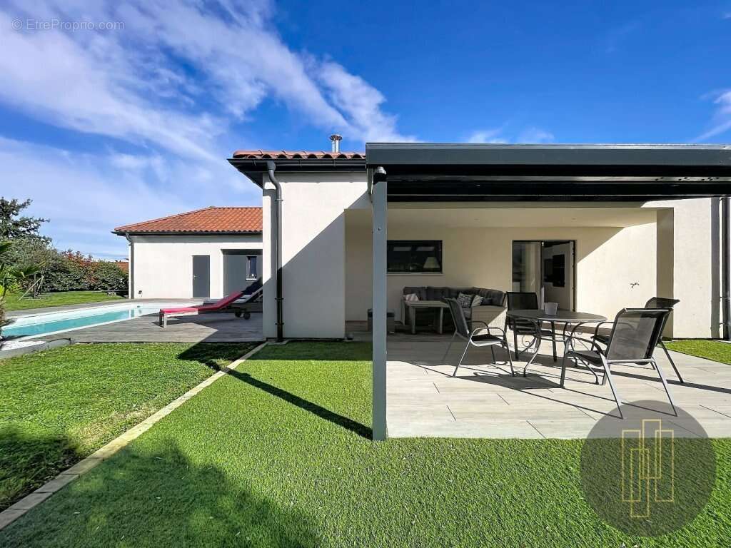 Maison à LACHASSAGNE