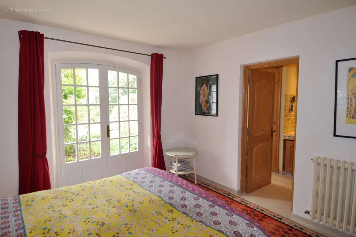 À Vendre  Propriété d'Exception avec Villa principale, Maison d'invité et Dépendance - photo 15