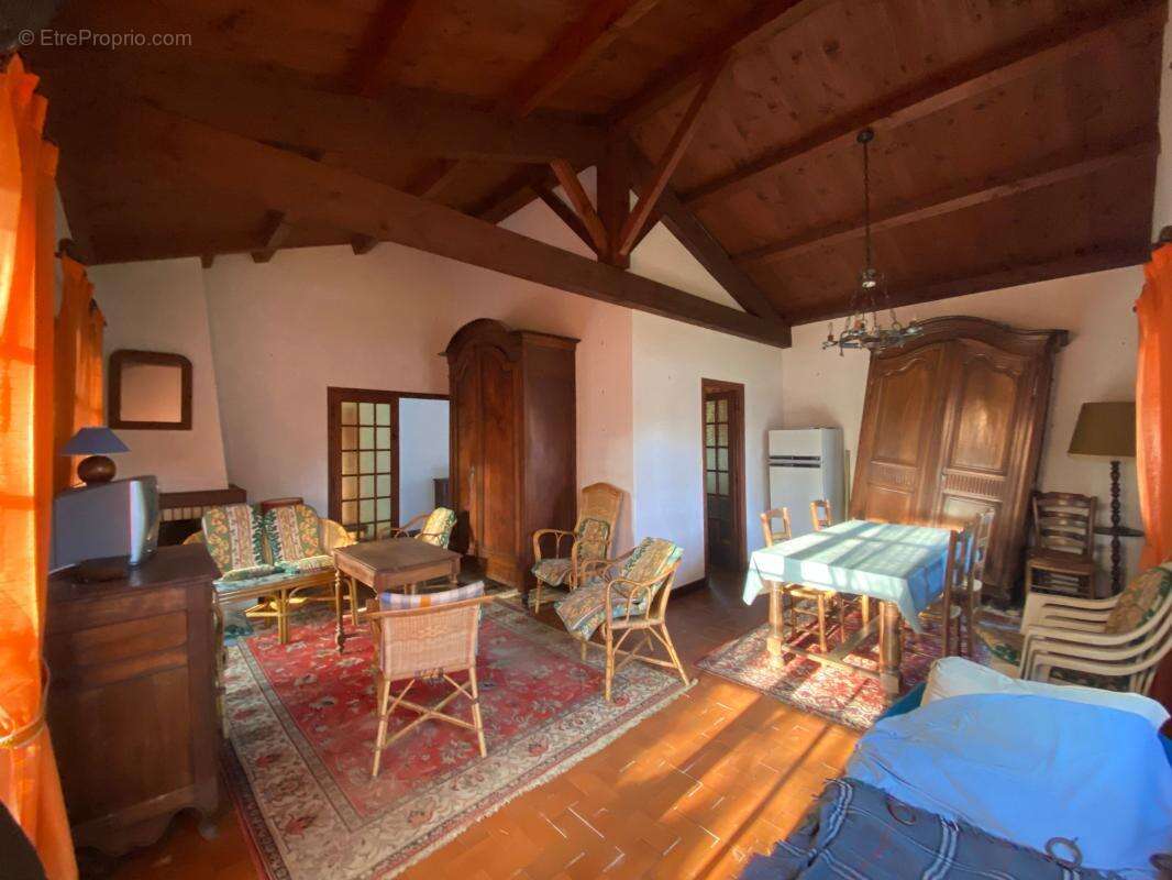 Maison à LES MATHES