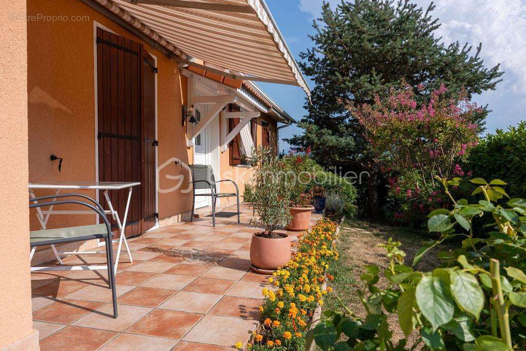 Maison Familiale de 125m² sur les hauteurs de Renage, au calme, dans un cadre verdoyant ! - photo 3
