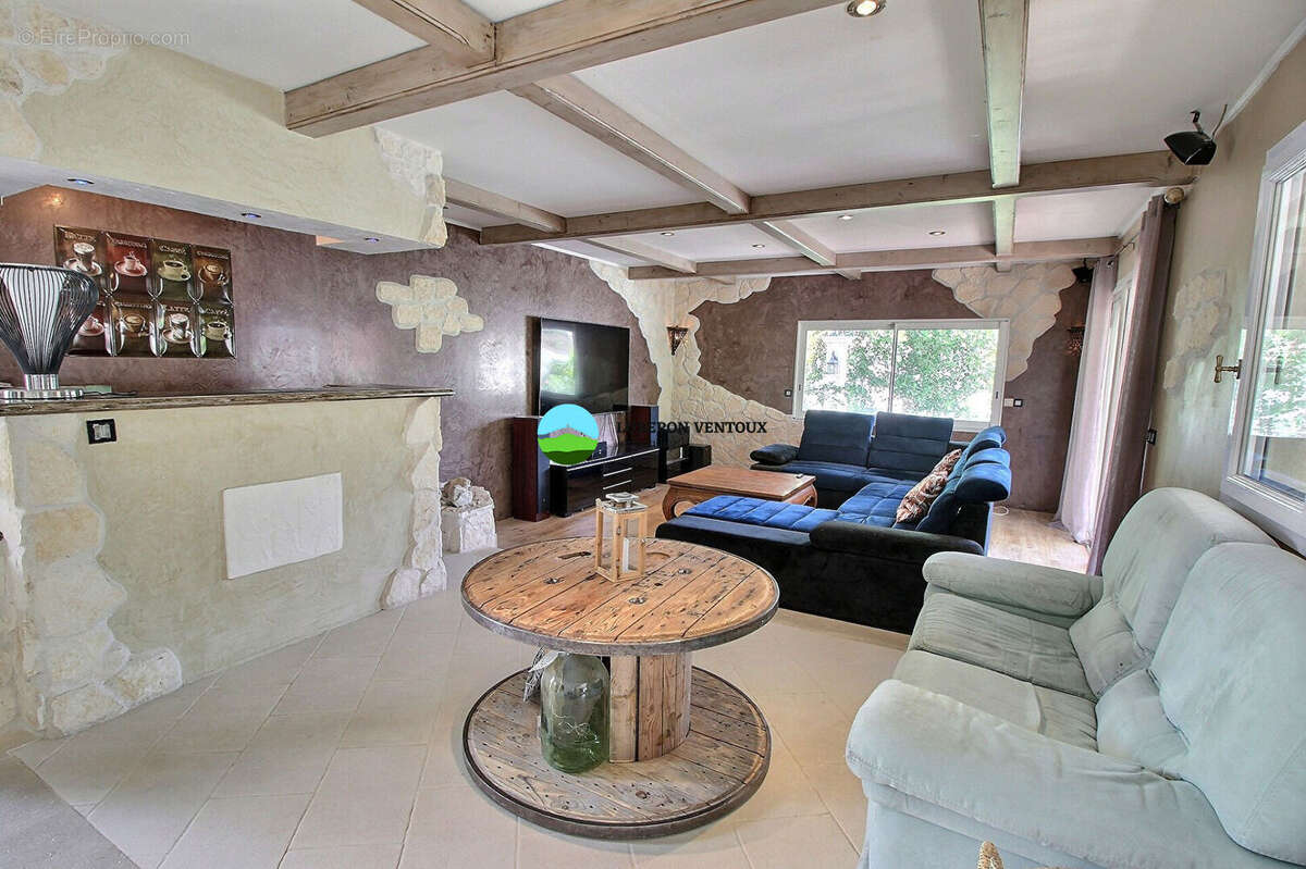 Maison  à Saint Didier, double séjour, 5 chambres, plus de 1000m² avec piscine. - photo 6