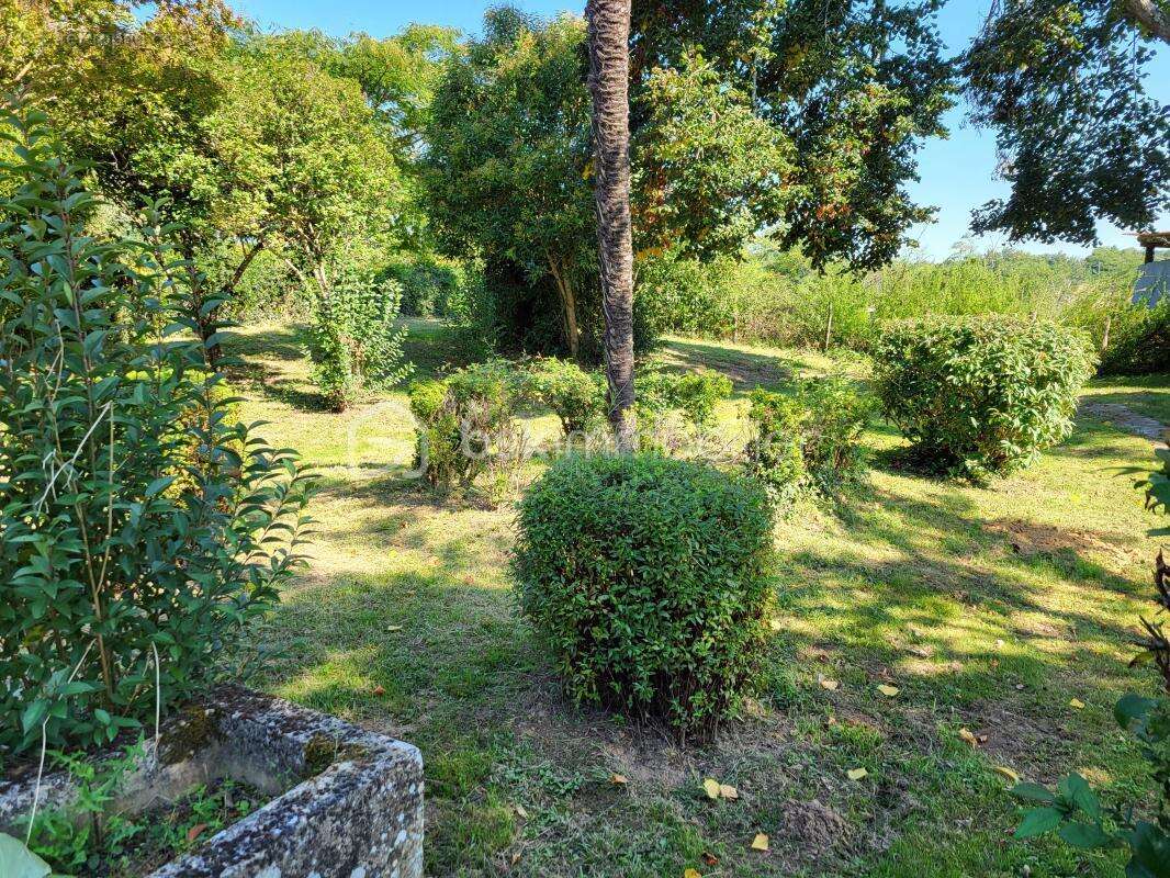 A saisir Ensemble immobilier de rapport avec terrain de 16300 m² - photo 10