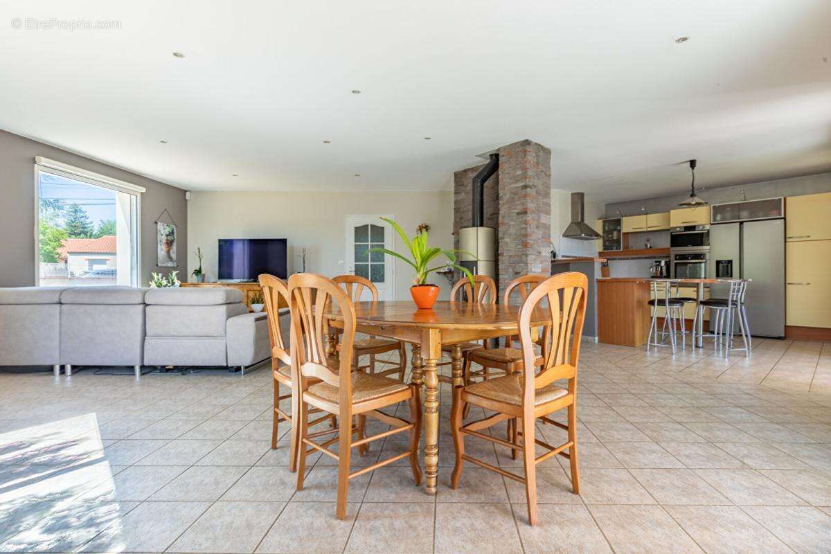 Maison Mouzillon 6 P . 4 Chs . Bureau . 177.85 M² . Double garages . T 1153 M² . Sous-sol - photo 3