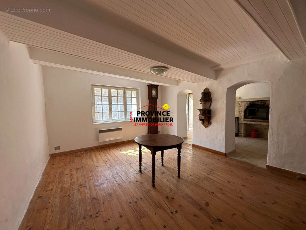 Maison 158 m² à Reauville  - photo 4