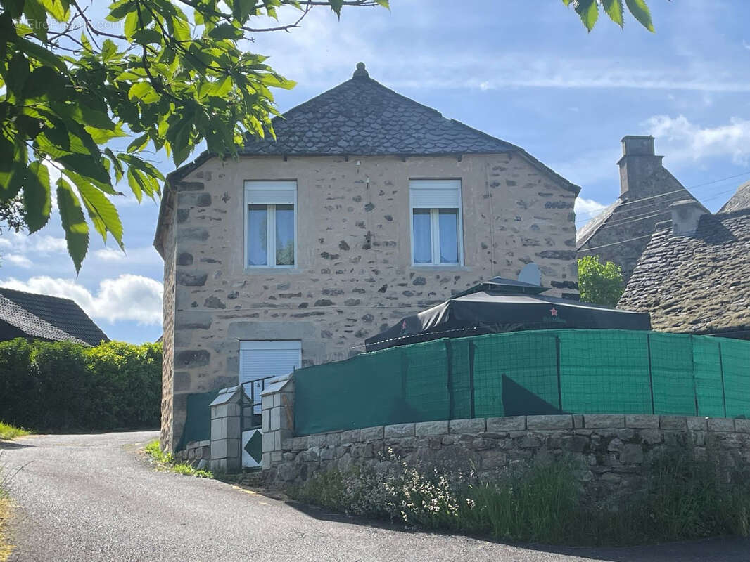 Maison à SAINT-ETIENNE-DE-CHOMEIL