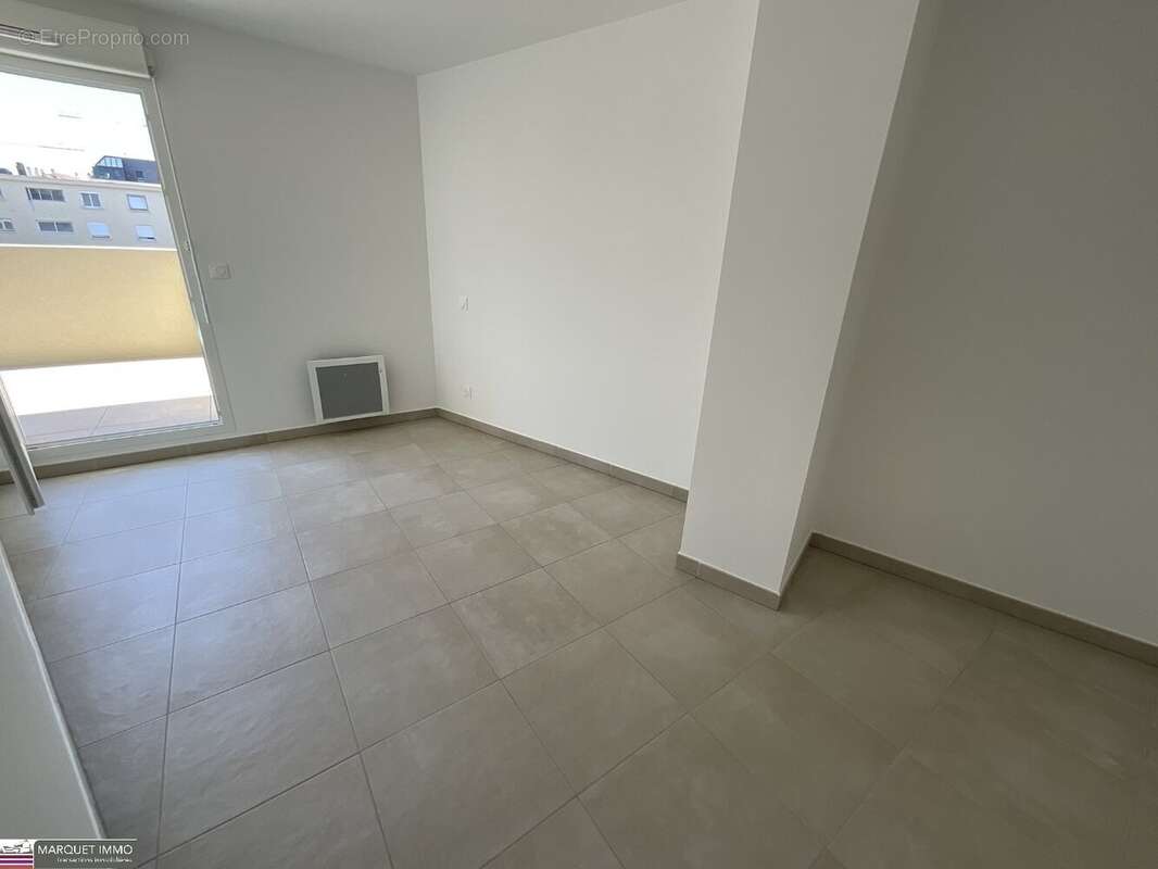 APT T4 offrant 86 m² avec terrasse 13 m² et 12 m² et parking au 3° étage avec ascenseur... - photo 10