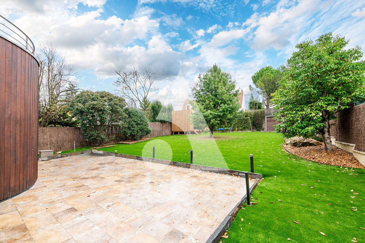 Maison à CHENNEVIERES-SUR-MARNE