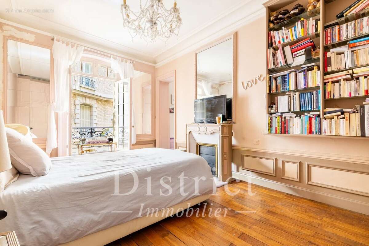 Appartement à PARIS-16E