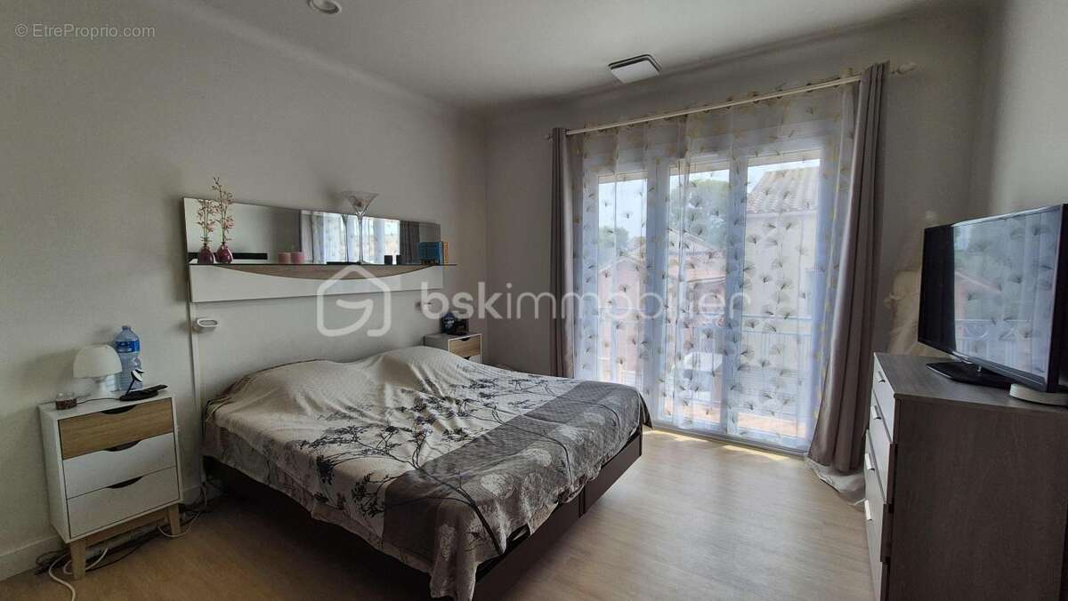 A vendre maison de ville de 129m² trois faces sur terrain de 438m² a elne - centre ville - proche de tous les commerces des ecol - photo 10