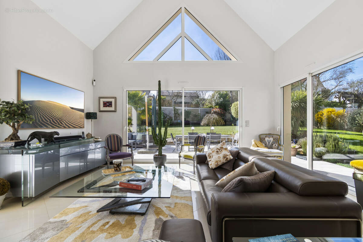 Maison à MORAINVILLIERS