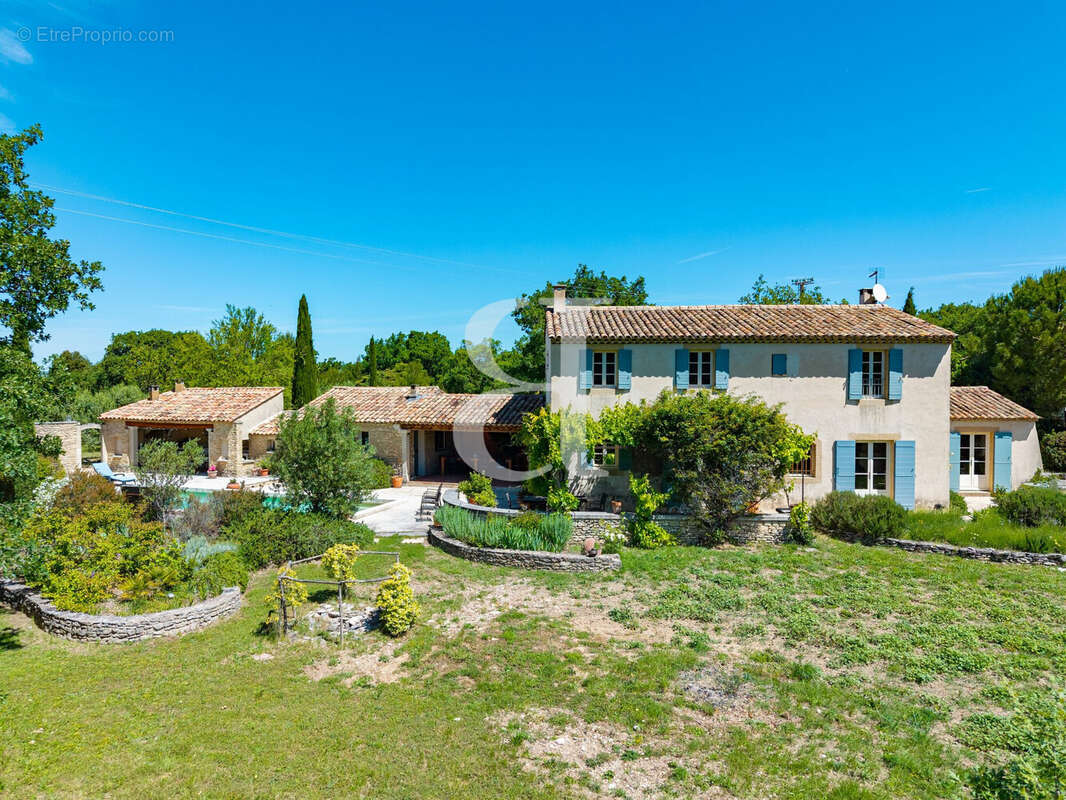 Maison à MENERBES