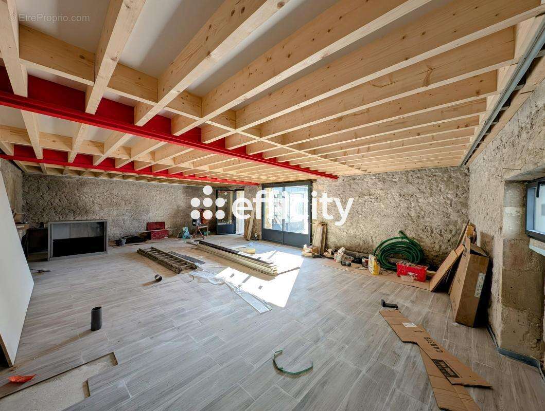 Maison à VENDAYS-MONTALIVET