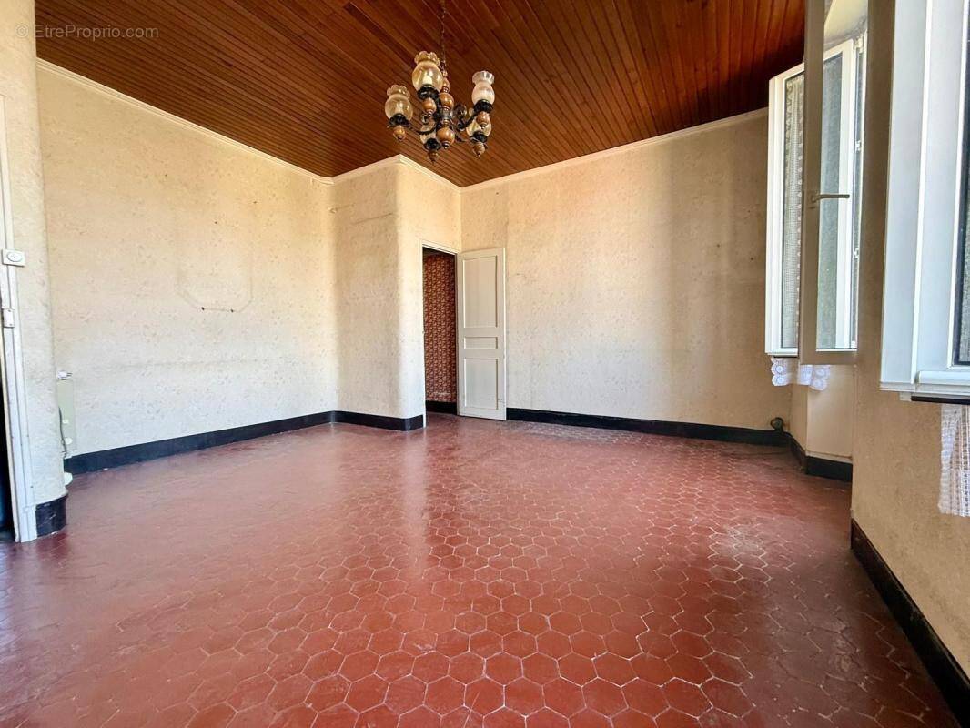 Appartement à MARSEILLE-4E
