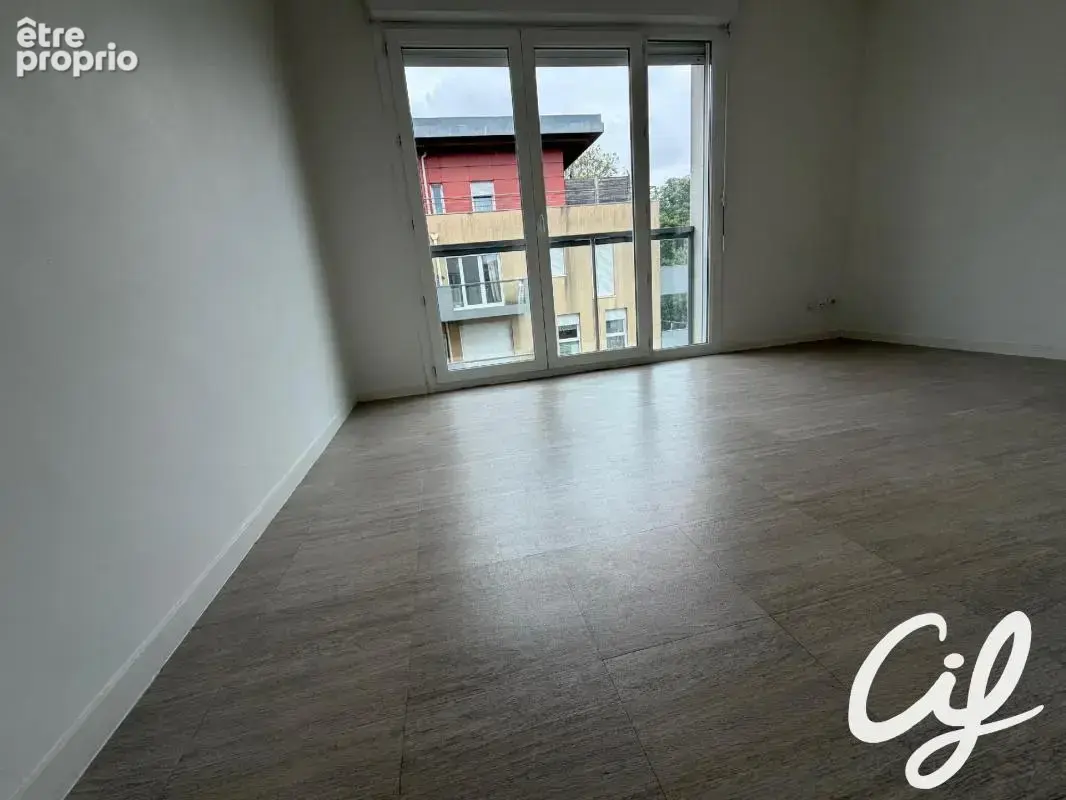 Appartement T3 Le Bourg Sous La Roche - 60.7 m2  138 000 Euros - photo 5
