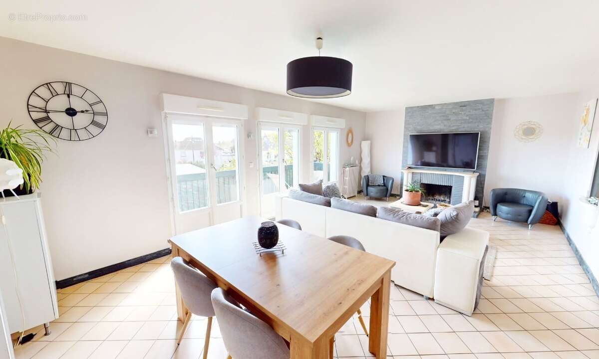 Appartement à SAINT-JEAN-DE-LA-RUELLE