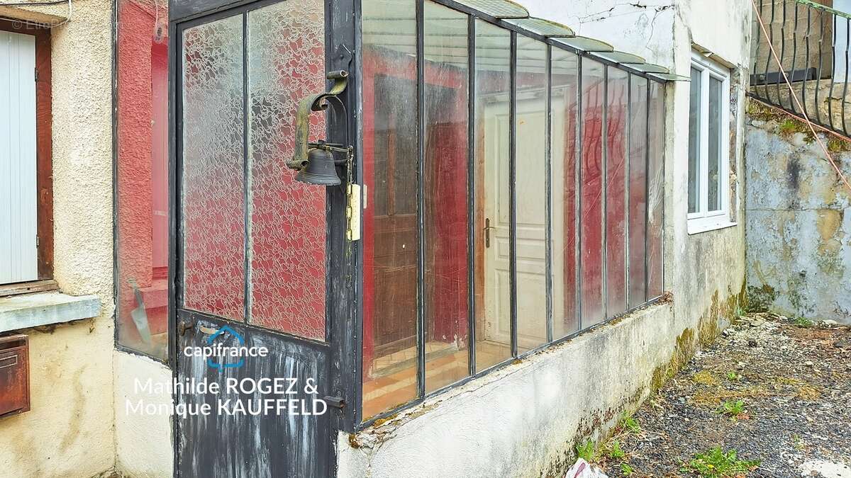 Immeuble à vendre SAINT MARTIN DES OLMES (63) 4 appartements avec 1,2 hectare de terrain - photo 6