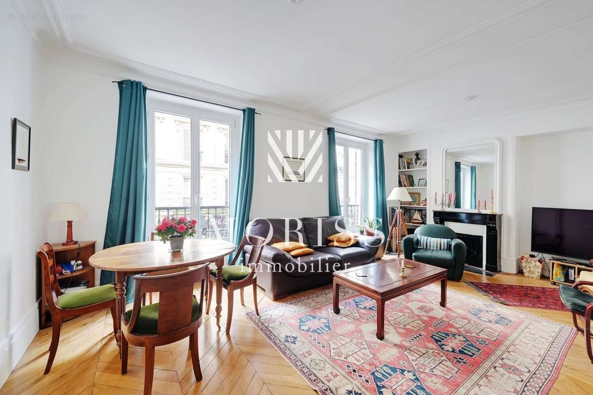 Appartement à PARIS-17E