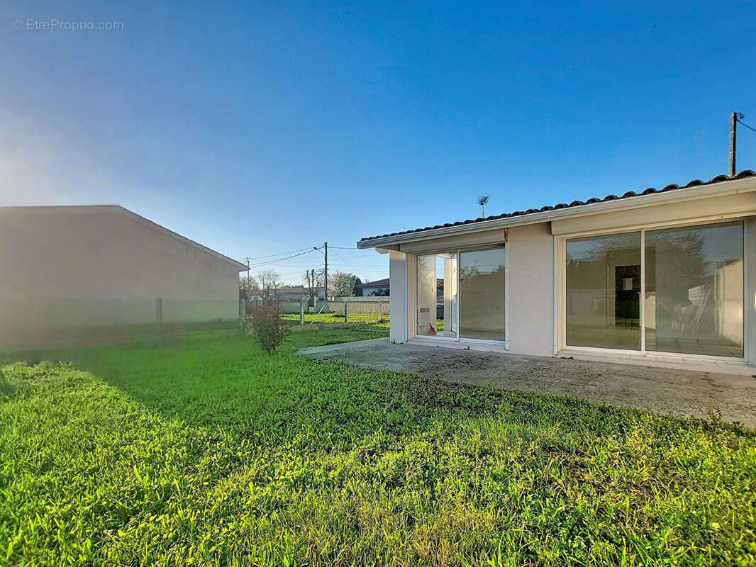Maison à PAREMPUYRE