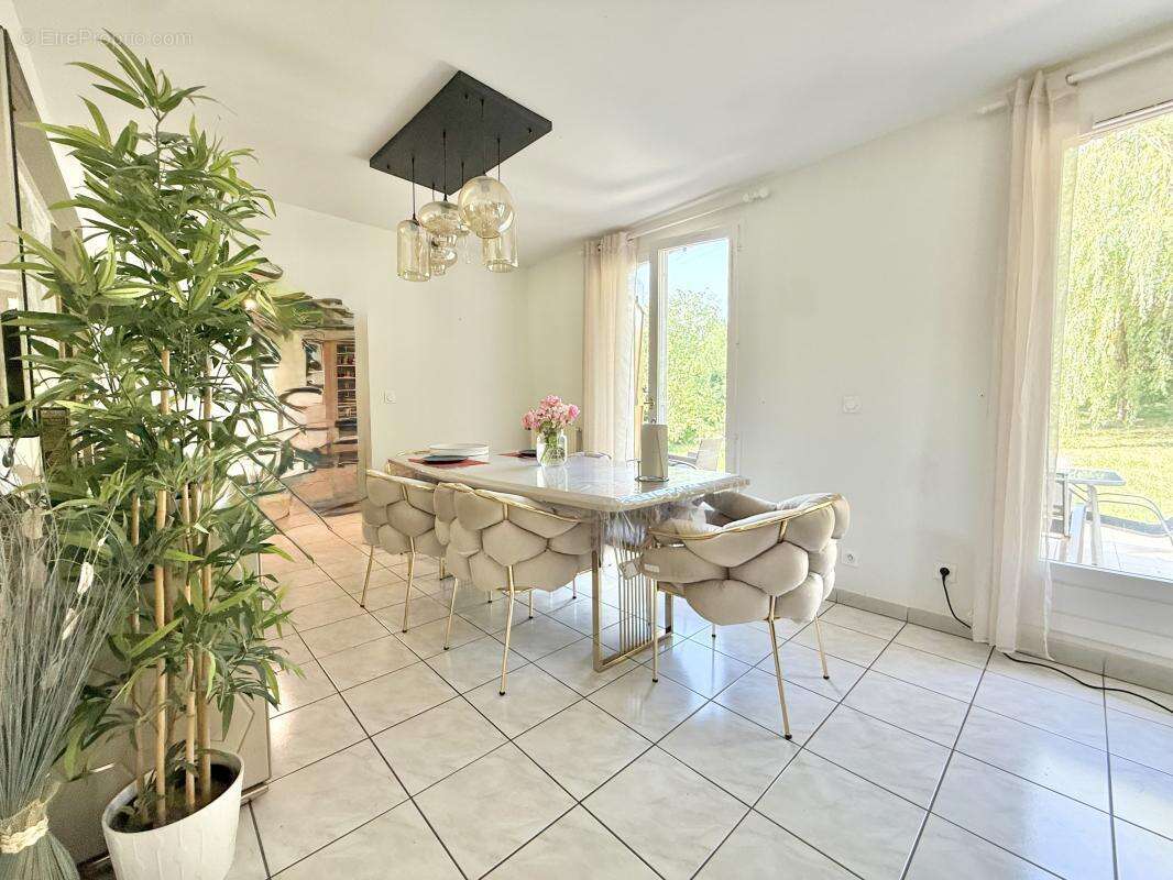 Maison 150 m² à Courdimanche  - photo 2