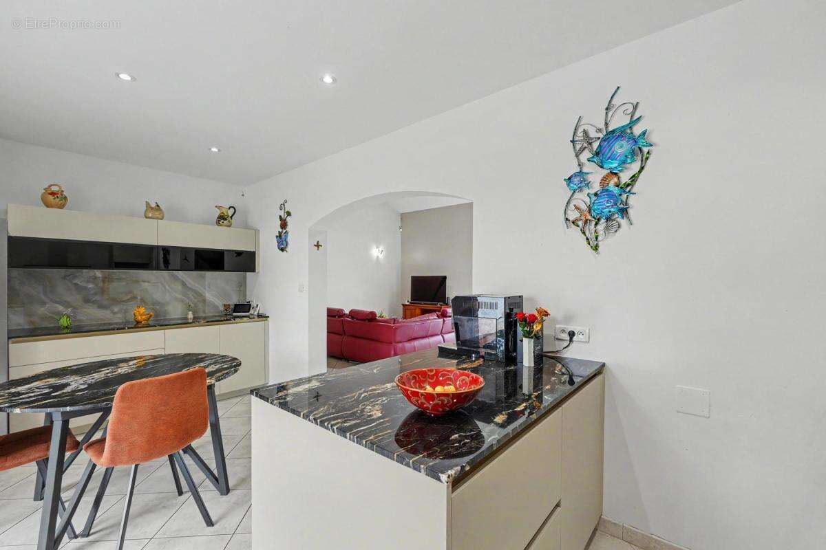 Maison 245 m² à Roques  - photo 4