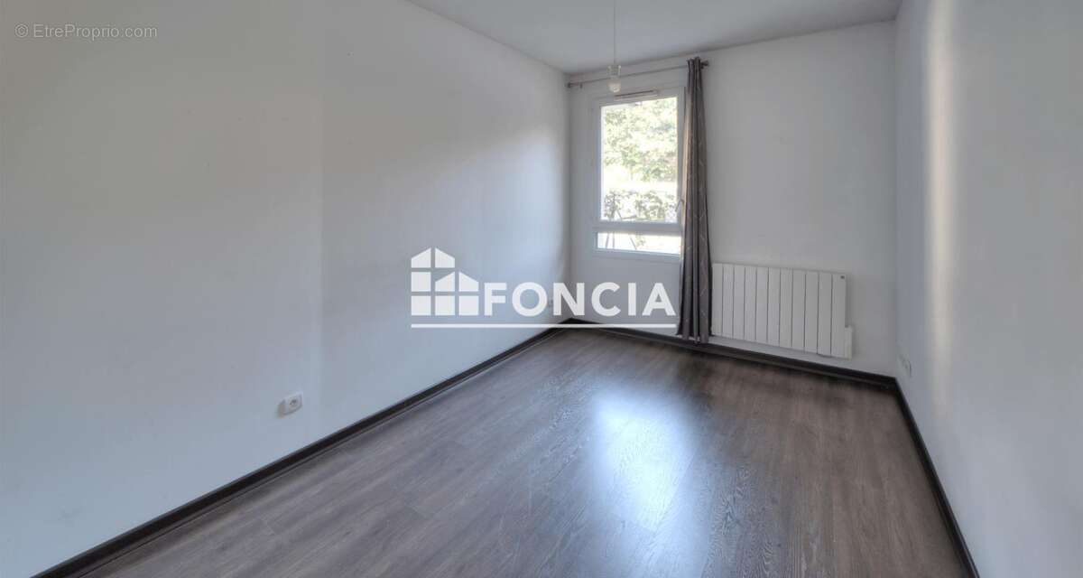 Appartement à PERON