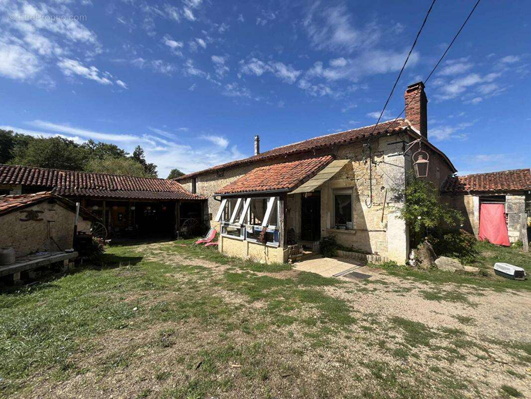 Maison à SAINT-FRONT-D'ALEMPS