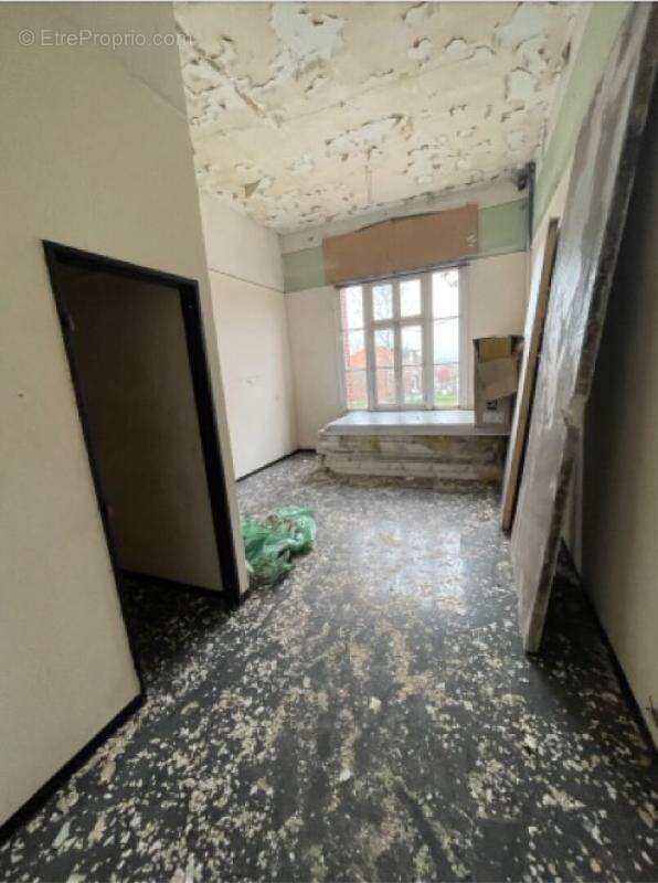 Ensemble  immobilier exceptionnel  pour investisseurs  ou bailleurs sociaux .Terrain  7159m2 Surface hab:1883m2 - photo 9