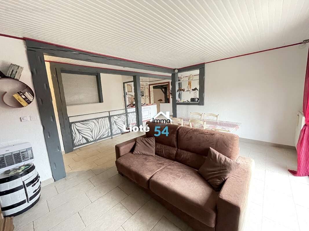 Maison à CREVECHAMPS