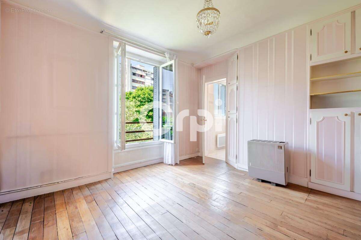Appartement à CHARENTON-LE-PONT