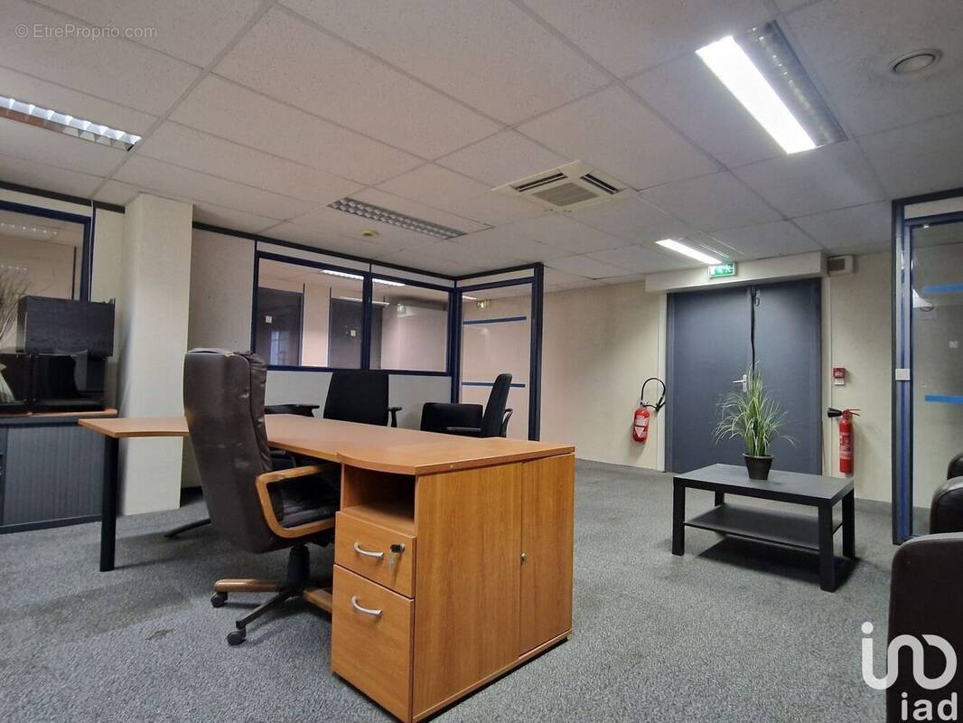 Photo 1 - Commerce à LA CELLE-SAINT-CLOUD