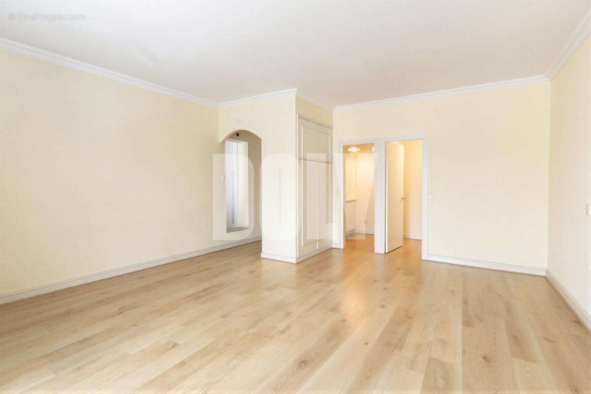 Appartement à PARIS-1E
