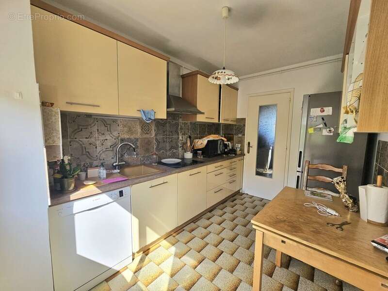 A vendre Appartement T5 de 98 m2, 4 chambres, véranda, parking à LUCCIANA 20290 (HAUTE CORSE) - photo 6