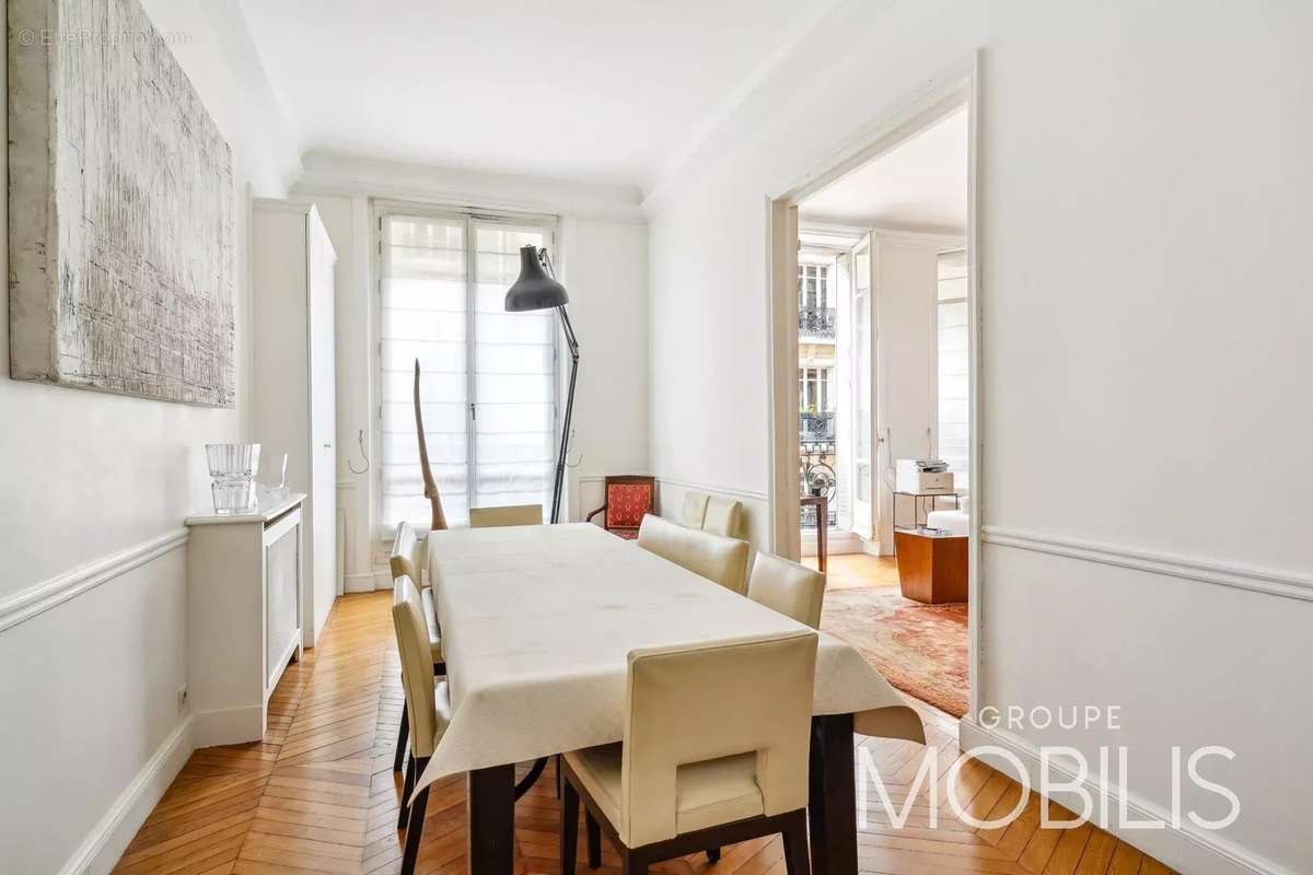 Appartement à PARIS-17E